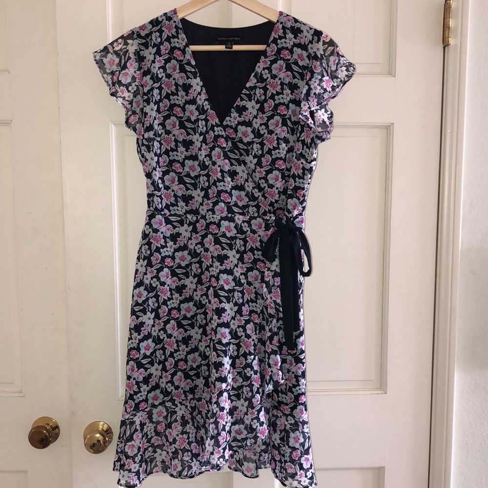 Banana Republic Floral Ruffle Wrap Dress // Sz 2